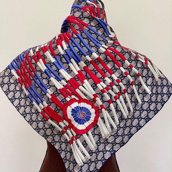 New Gucci Scarf Logo GG Print Club WEB Blue Silk Wrap with Gucci Gift Box - Picture 5 of 13